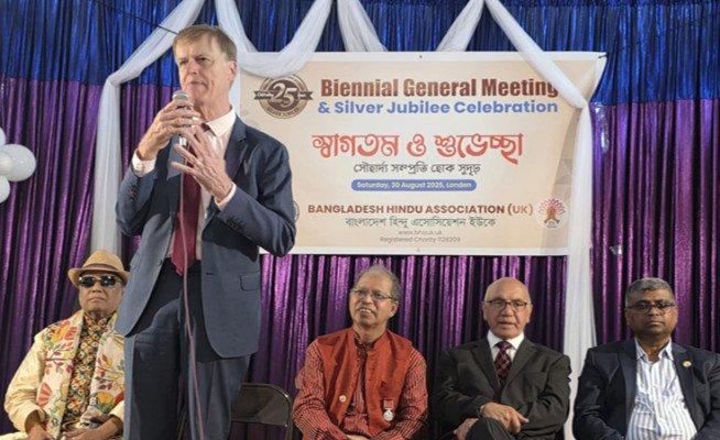 প্রধান অতিথির বক্তব্য দিচ্ছেন ওয়ার্কস অ্যান্ড পেনশনস মন্ত্রী স্টিফেন টিমস (ছবি সংগৃহীত)