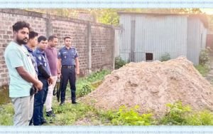 অবৈধভাবে বালু উত্তোলন: জনতার হাতে আটক দুই বিএনপি নেতা