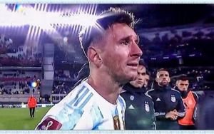 দেশের মাটিতে শেষ ম্যাচে অশ্রুভেজা মেসি, গ্যালারিতে কান্না-হাসির মিশেল