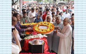 বদরুদ্দীন উমরের প্রতি শহীদ মিনারে সর্বস্তরের মানুষের শেষ শ্রদ্ধা