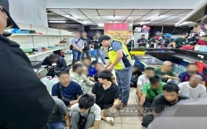 মালয়েশিয়ায় ফুড কোর্টে অভিযান: বাংলাদেশিসহ ৫৫ অভিবাসী আটক