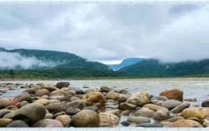 সাদা পাথরের হারানো সৌন্দর্য ফিরিয়ে আনছে ভোলাগঞ্জ স্থলবন্দর