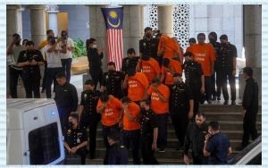 দুর্নীতি ও ক্ষমতার অপব্যবহার: মালয়েশিয়ায় আট মাসে ৩১৯ সরকারি কর্মচারী গ্রেপ্তার