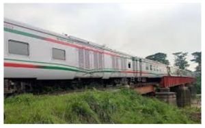 হবিগঞ্জে খোয়াই নদীর ব্রিজে পারাবত এক্সপ্রেসের ইঞ্জিন বিকল, ট্রেন চলাচল বন্ধ