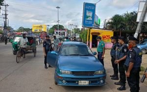 অভিযানের প্রথম দিনে নগরীর রাস্তা থেকে অর্ধেক যানবাহন হাওয়া