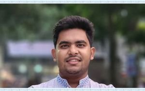 স্কুলে শ্রেণিকক্ষে  ঢুকে শিক্ষার্থীদের পেটালেন  বাগছাস নেতা