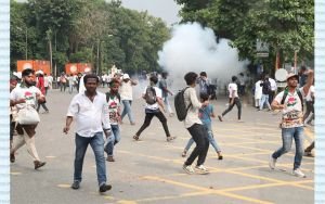 জুলাই সনদ স্বাক্ষর অনুষ্ঠানের আগে ‘জুলাই যোদ্ধাদের’ সঙ্গে পুলিশের সংঘর্ষ