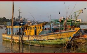 বঙ্গোপসাগরে অনুপ্রবেশ: ভারতীয় ট্রলারসহ ৯ জেলে আটক