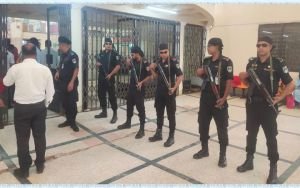 সিলেট রেলওয়ে স্টেশনে টিকিট কালোবাজারি রোধে র‌্যাবের বিশেষ অভিযান চলছে