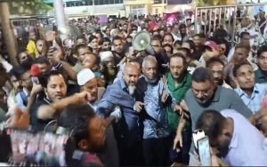 সিলেটে আরিফ: মায়ের দোয়া নিয়ে মনোনয়ন প্রত্যাশীদের বাসায়