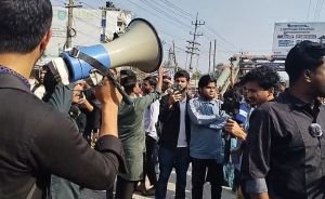 সিলেট-সুনামগঞ্জ সড়ক অ/ব/রো/ধ : শাকসু নির্বাচনে রিটের আদেশ দুপুরে