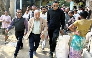 শহর ছেড়ে গ্রামের পথে আরিফ