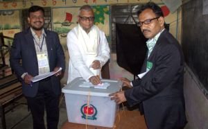 সবাই স্বতস্ফুর্তভাবে ভোট দিচ্ছেন: আরিফুল হক