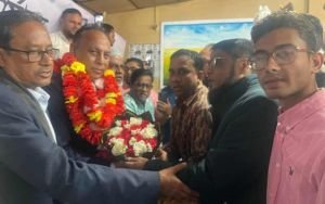 নবনির্বাচিত এমপি এমরান চৌধুরীকে বিয়ানীবাজার প্রেসক্লাবের শুভেচ্ছা