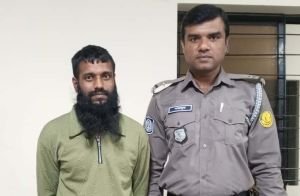 সোবহানীঘাট থেকে একজনকে ধরলো পুলিশ