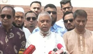 শাহী ঈদগাহ পরিদর্শনে মন্ত্রী আরিফ: মানুষ স্বস্থিতে বাড়ি ফিরতে পেরেছে