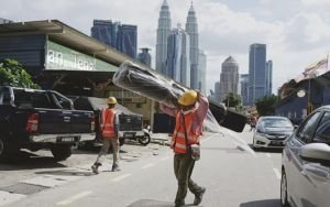 প্রবাসীর ঈদে লুকিয়ে থাকে না বলা হাজার কান্না