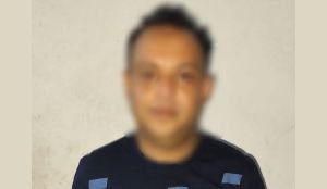 সিলেটে পুলিশের হাতে ধরা ভুয়া ডিবি