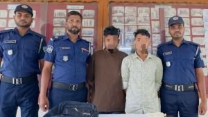সিলেটে চেকপোস্ট বসিয়ে ২ জনকে ধরলো পুলিশ: সাথে মিললো যা