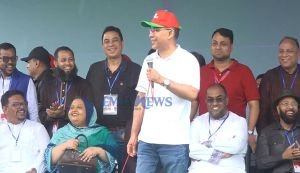 ‘দুলাভাইকে কথা বলতে না দিলে যাবে গিয়া’: স্টেজে হাসির রোল