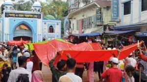 গিলাফ বদলের মধ্য দিয়ে শুরু হলো শাহজালাল (রহ.) এর ওরস: ভক্তদের ঢল