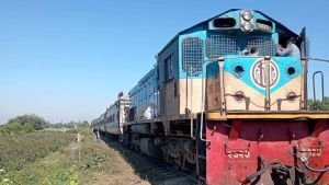 সিলেটে চলন্ত ট্রেনে আ/গুন: অল্পের জন্য রক্ষা