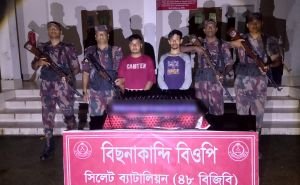 সিলেট সীমান্তে ৬৪ লক্ষ টাকার পণ্য জব্দ: আ/টক ২