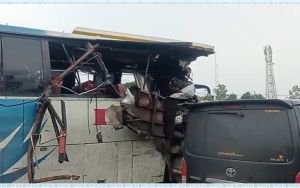 হবিগঞ্জে দুই যাত্রীবাহী বাসের মুখোমুখি সংঘর্ষ, বাস চালক নিহত