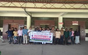 হবিগঞ্জে রেল কর্মকর্তা-কর্মচারীদের মানববন্ধন