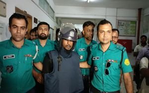 রায়নগর ট্রিপল মার্ডার: বাসা ভাড়ার জন্য চুরি করতে বাসায় প্রবেশ, ধরা পড়ে একাই তিনজনকে খুন!