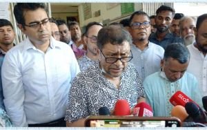 হবিগঞ্জে স্বাস্থ্যমন্ত্রীর ঝটিকা পরিদর্শন: চিকিৎসক বরখাস্তের নির্দেশ