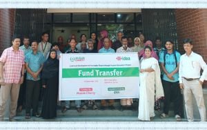উপকারভোগীর মাঝে আইডিয়ার সাপোর্ট চেক হস্তান্তর