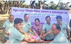 টাঙ্গুয়ার হাওর রক্ষায় পরিচ্ছন্নতা অভিযান ও বৃক্ষরোপণ