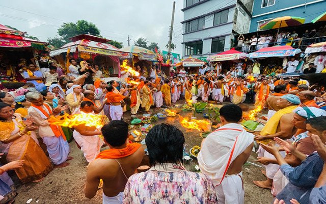 ছবি: রিকাবীবাজারস্থ রথযাত্রা প্রাঙ্গণ।