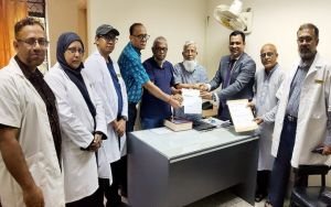 ডায়াবেটিক হাসপাতালের উন্নয়নে প্রিমিয়ার ব্যাংকের ১০ লাখ টাকার অনুদান