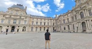 ভাঙা দেবী, রহস্যময় হাসি আর বুঁদ হয়ে থাকা এক দুপুর