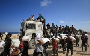 গাজায় ত্রাণ নিয়ে চাপের মুখে ইসরায়েল, আকাশপথে ত্রাণ ফেলা ও মানবিক করিডর চালুর ঘোষণা