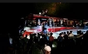 সিলেট- তামাবিল সড়কে যাত্রীবাহী বাস খাদে: ২৮জন আহত
