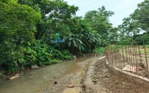 মাধবকুণ্ডে ছড়ায় অপরিকল্পিত দেয়াল নির্মাণে হুমকিতে ১০টি খাসিয়া পরিবার