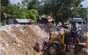 সিলেটের ধুপাগুলের মহালদিক গ্রাম থেকে আড়াই লাখ ঘনফুট পাথর জব্দ