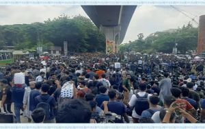 প্রকৌশল শিক্ষার্থীদের মিছিল, শাহবাগে পুলিশ-শিক্ষার্থী সংঘর্ষ